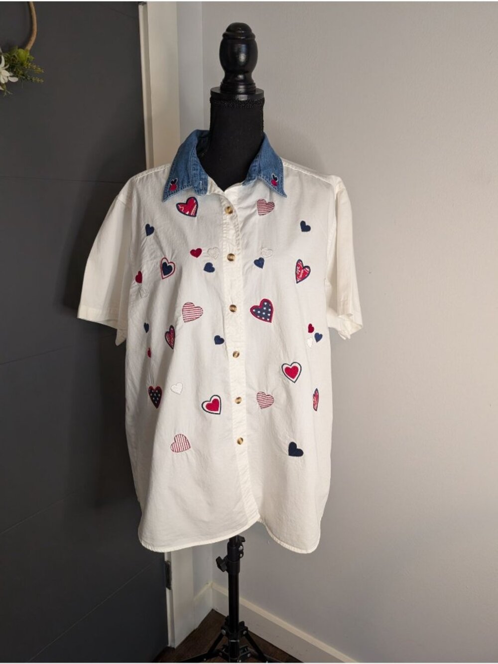90s's Bobbie Brooks White‎ Button-Up W/ Denim Collar & Embroidered Hearts - XL